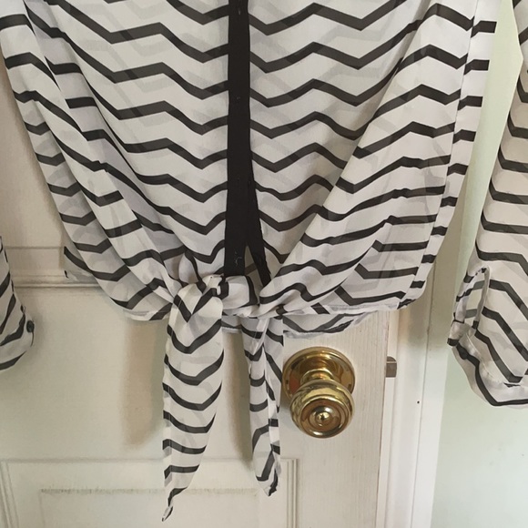 The Limited sheer chevron top - Picture 3 of 5